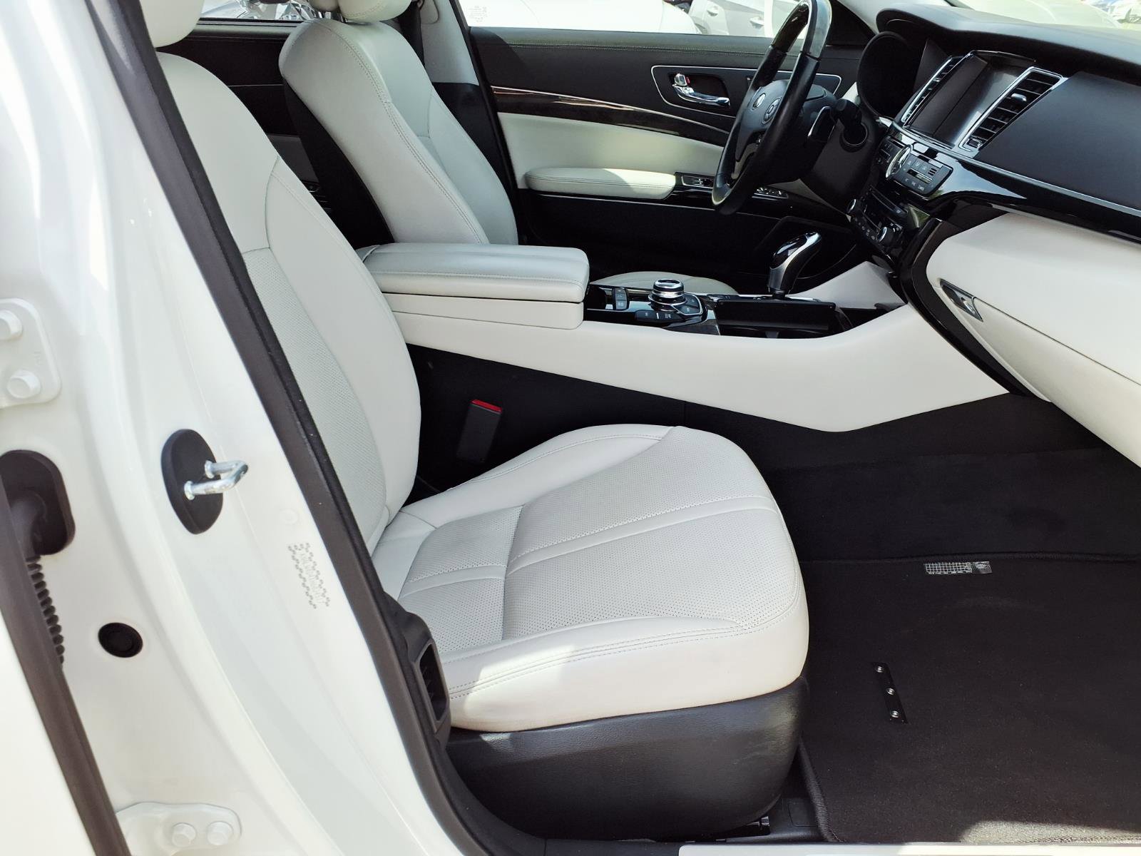 Used 2017 Kia K900 Luxury RWD image 11