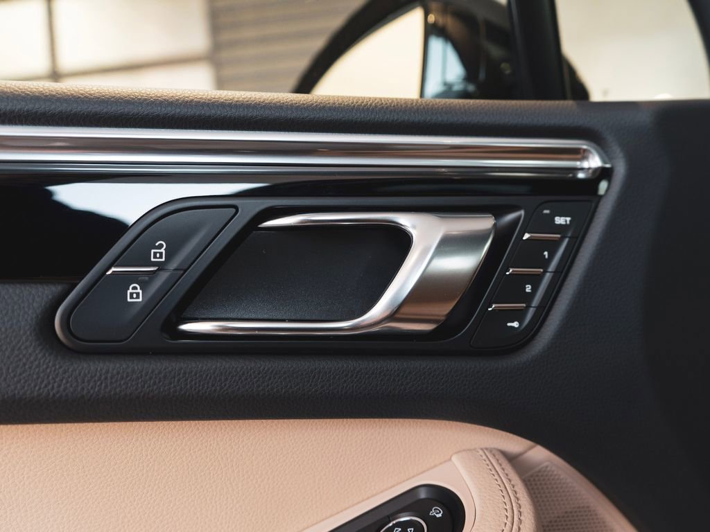 New 2025 Porsche Macan image 29