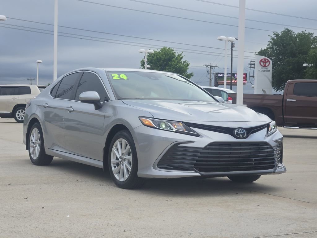 Used 2024 Toyota Camry LE FWD image 3