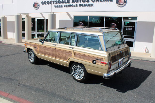 Used 1990 Jeep Grand Wagoneer image 13