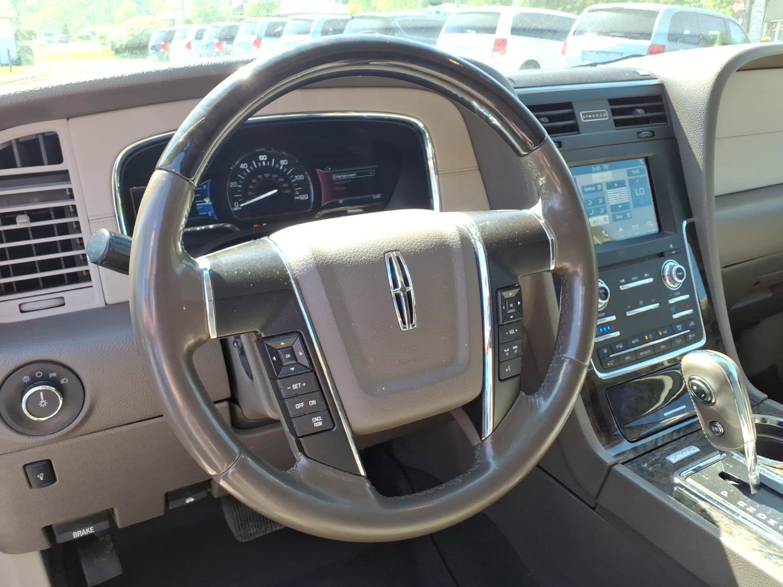 Used 2017 Lincoln Navigator Select AWD/4WD image 6
