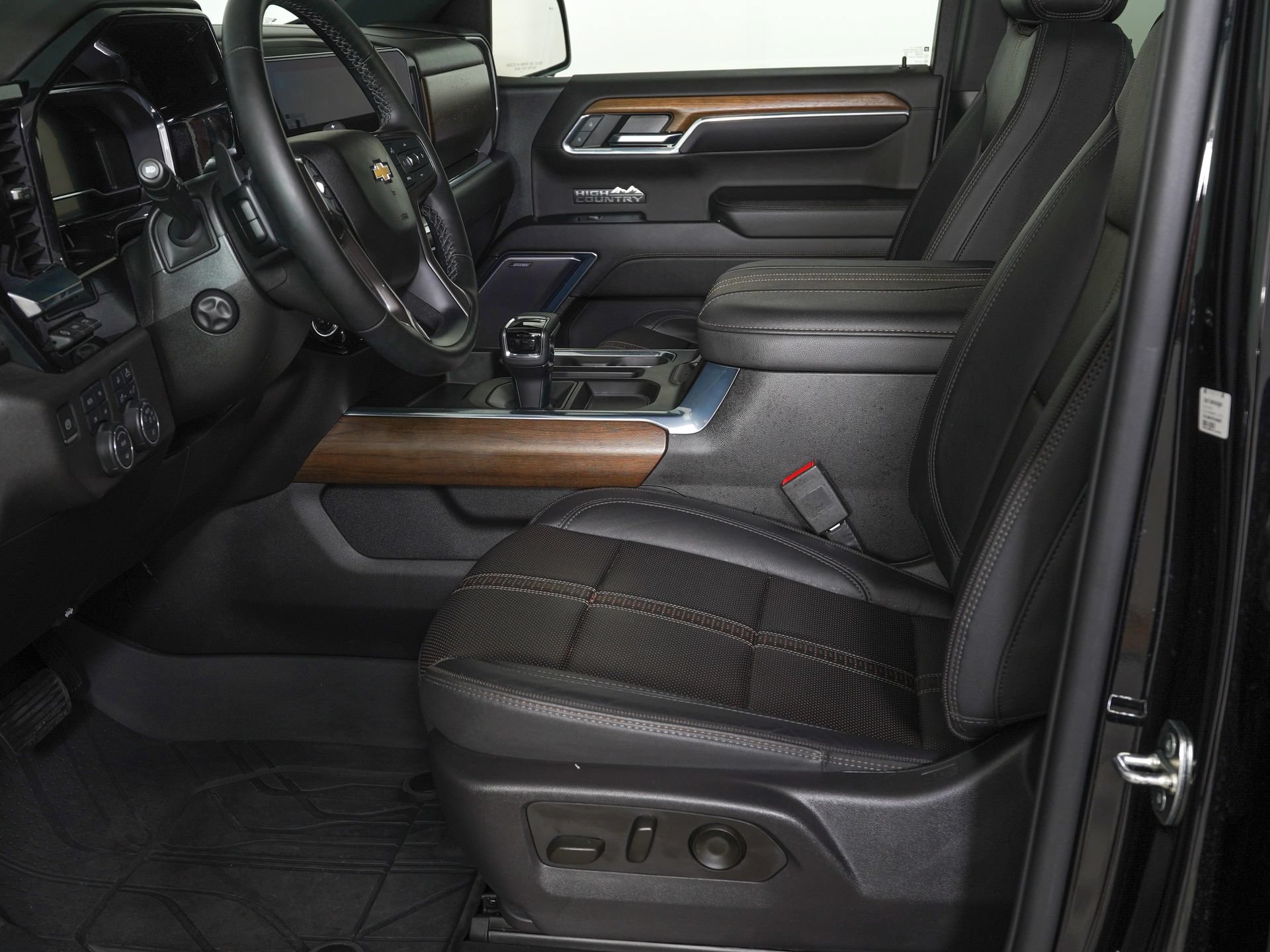 Used 2024 Chevrolet Silverado 1500 High Country w/ High Country Premium Package AWD/4WD image 14