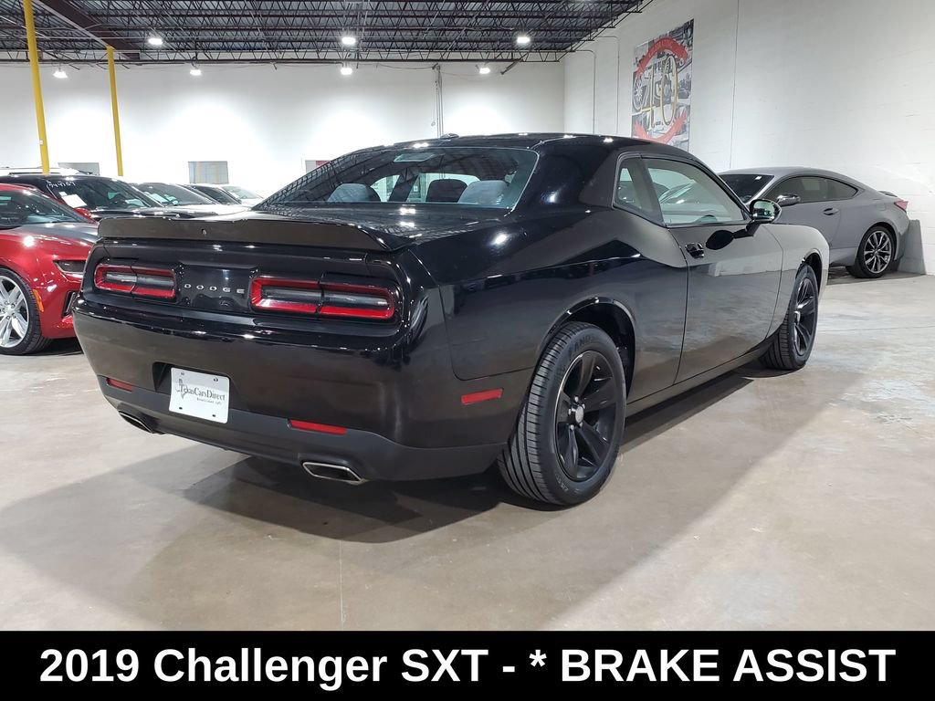 Used 2019 Dodge Challenger SXT RWD image 9
