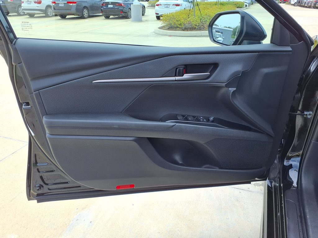 Used 2025 Toyota Camry SE FWD image 13