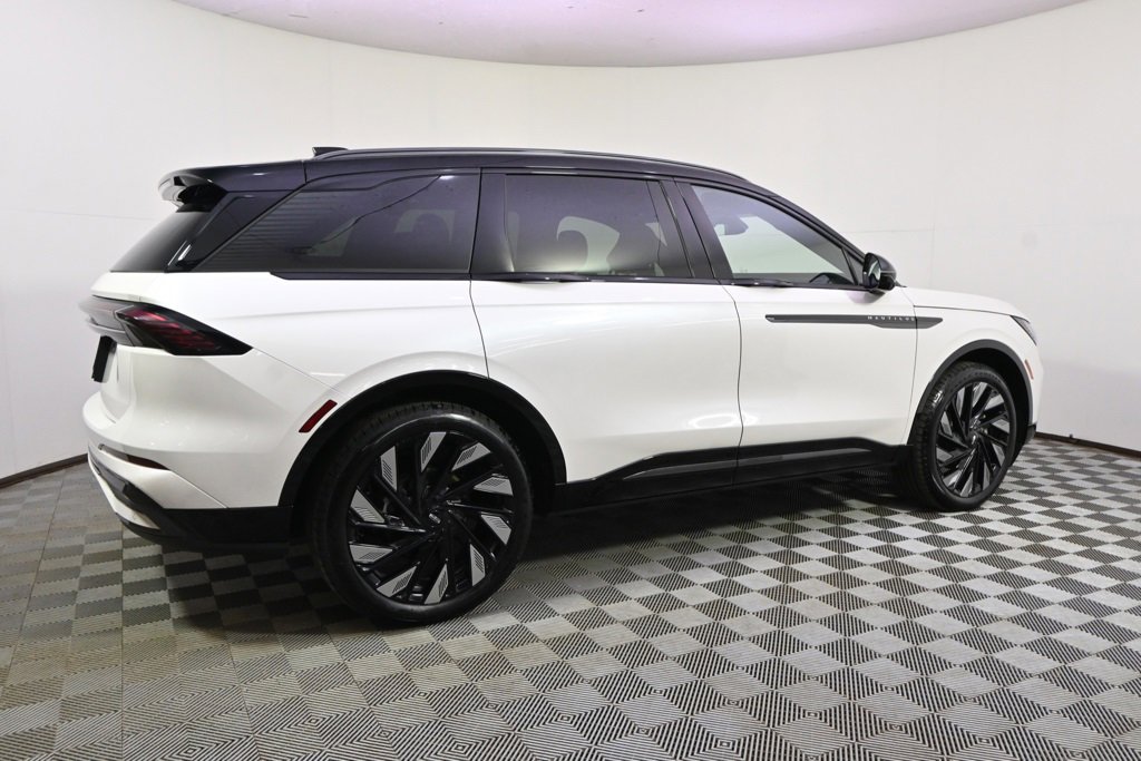 New 2026 Lincoln Nautilus Reserve w/ Jet Appearance Package image 7