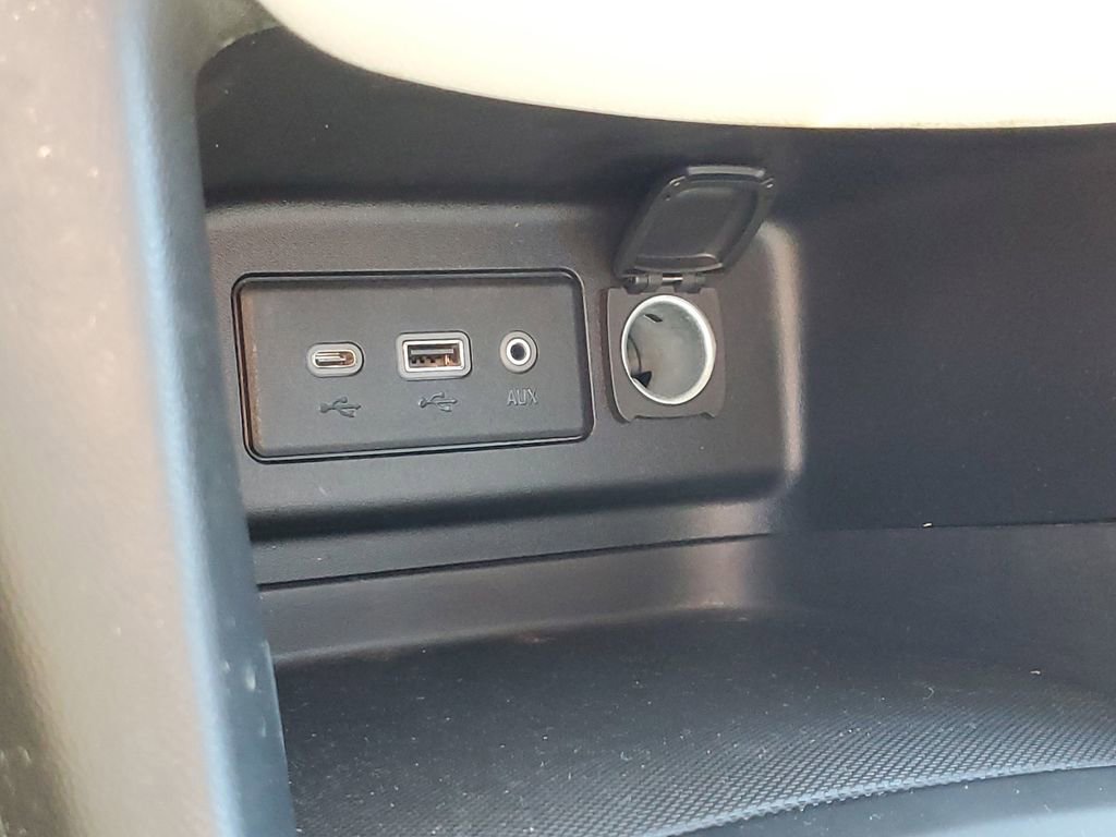 Certified 2022 Chevrolet Equinox LT FWD image 32