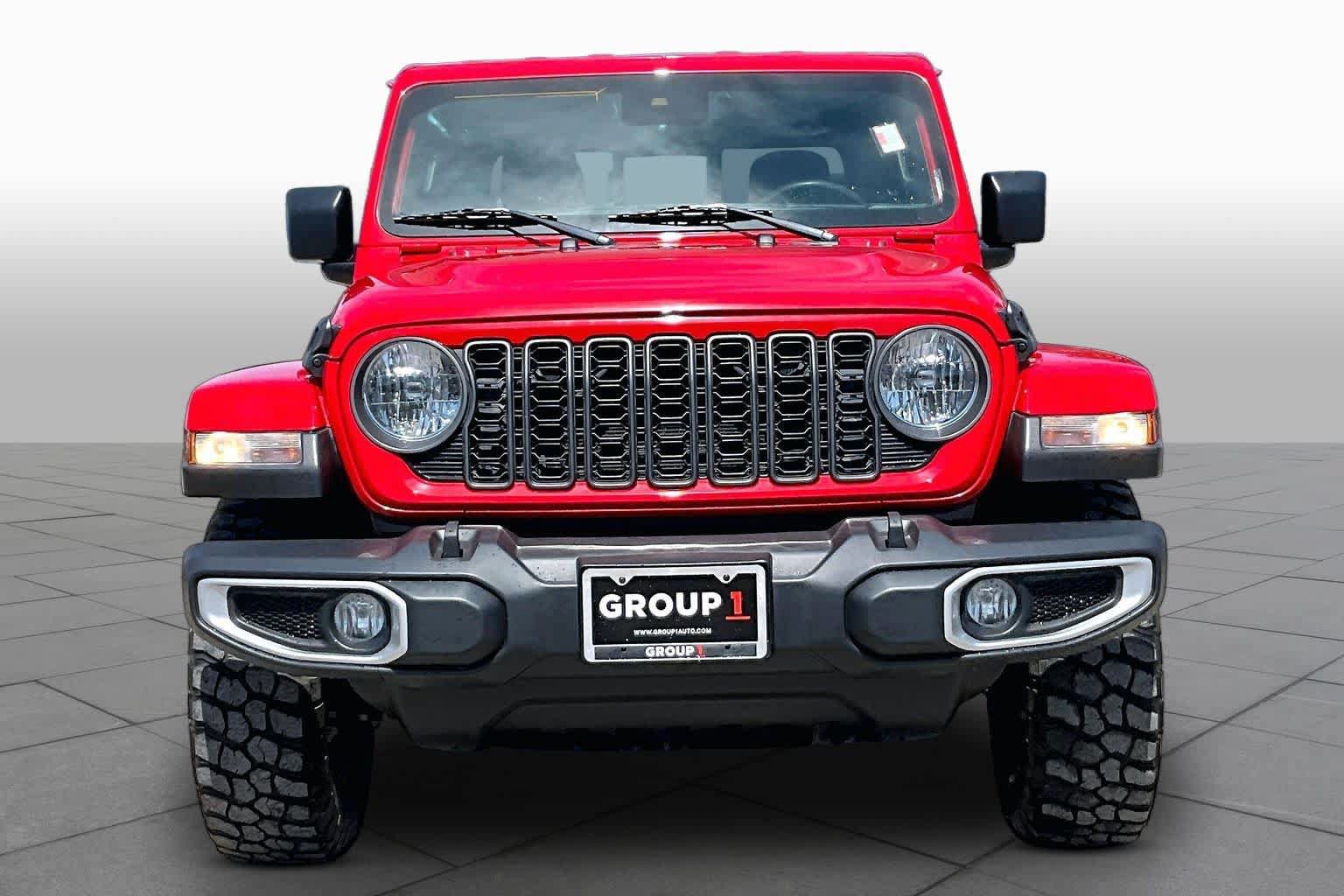 Used 2024 Jeep Gladiator Sport AWD/4WD image 4