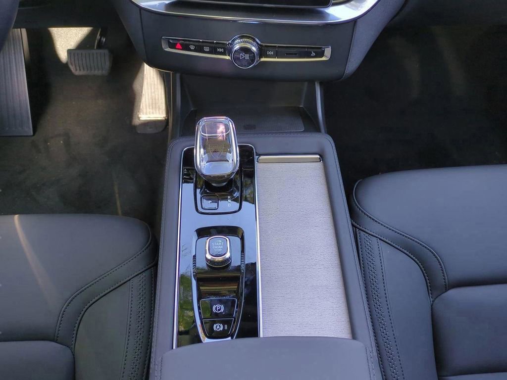 New 2026 Volvo XC90 T8 Plus AWD/4WD image 15