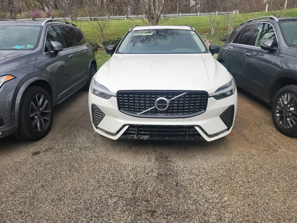 Certified 2025 Volvo XC60 B5 Plus image 4