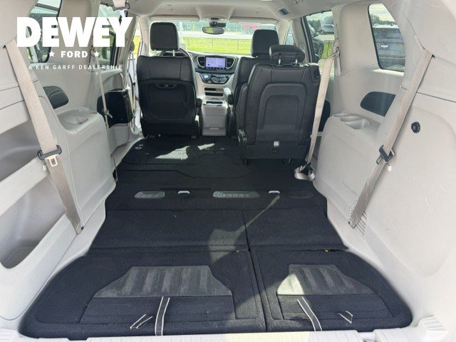 Used 2023 Chrysler Pacifica Touring-L FWD image 29