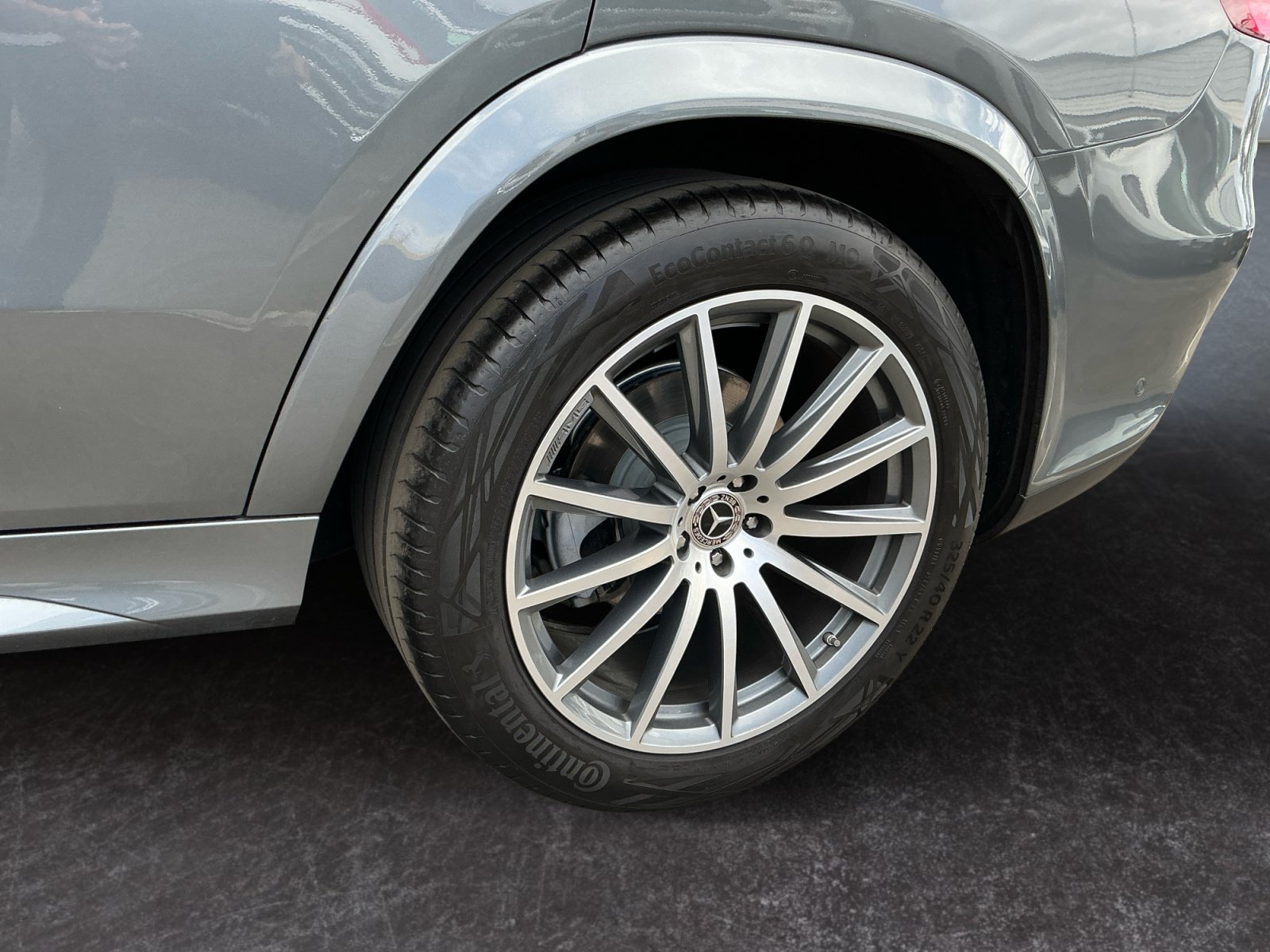Used 2025 Mercedes-Benz GLS 450 4MATIC image 9