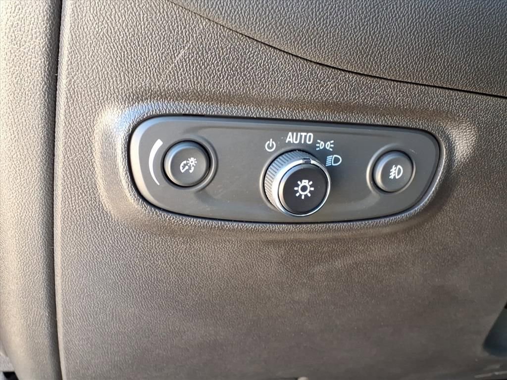 Used 2023 Chevrolet Equinox Premier image 28