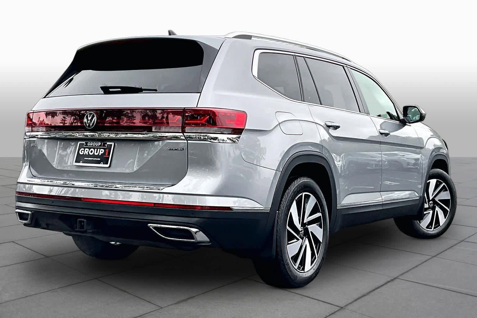 Used 2024 Volkswagen Atlas SEL AWD/4WD image 13