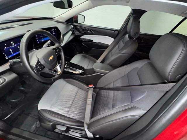 Used 2025 Chevrolet Trax LT w/ LT Convenience Package FWD image 14