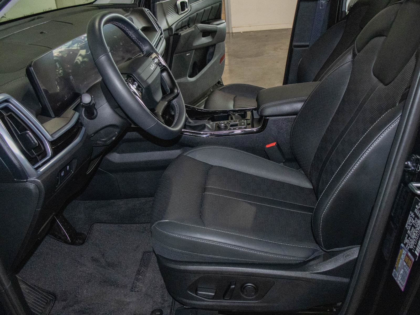 Used 2026 Kia Sorento SX FWD image 8