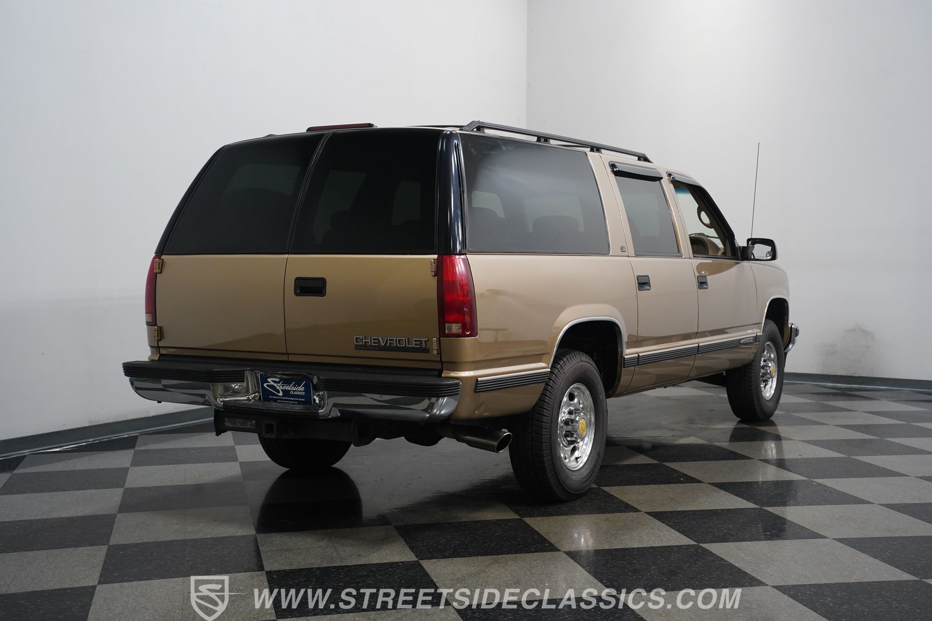 Used 1999 Chevrolet Suburban 2500 w/ Preferred Equipment Group 2 RWD image 12