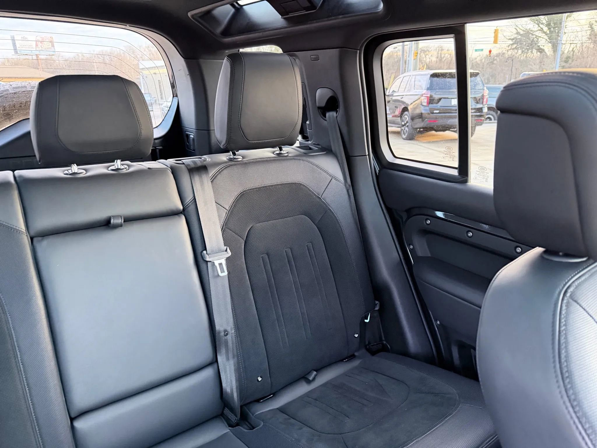 Used 2023 Land Rover Defender 110 V8 image 17