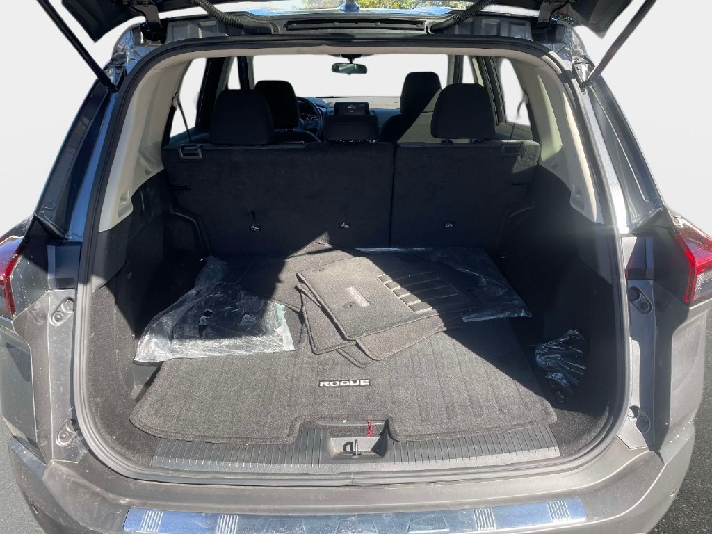 Used 2023 Nissan Rogue SV AWD/4WD image 14