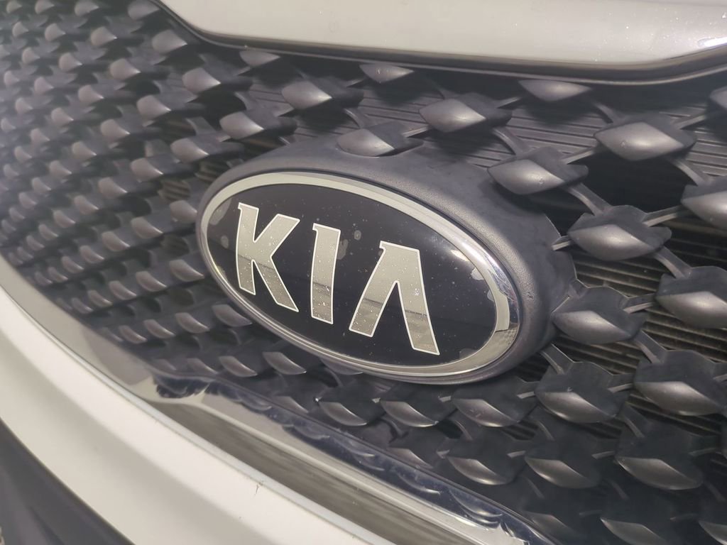 Used 2016 Kia Sorento FWD image 13