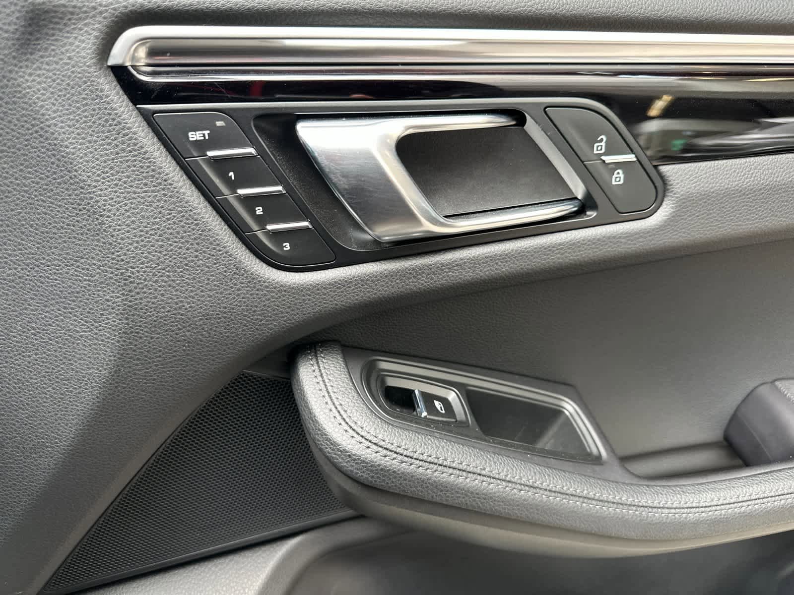 Certified 2024 Porsche Macan S AWD/4WD image 19