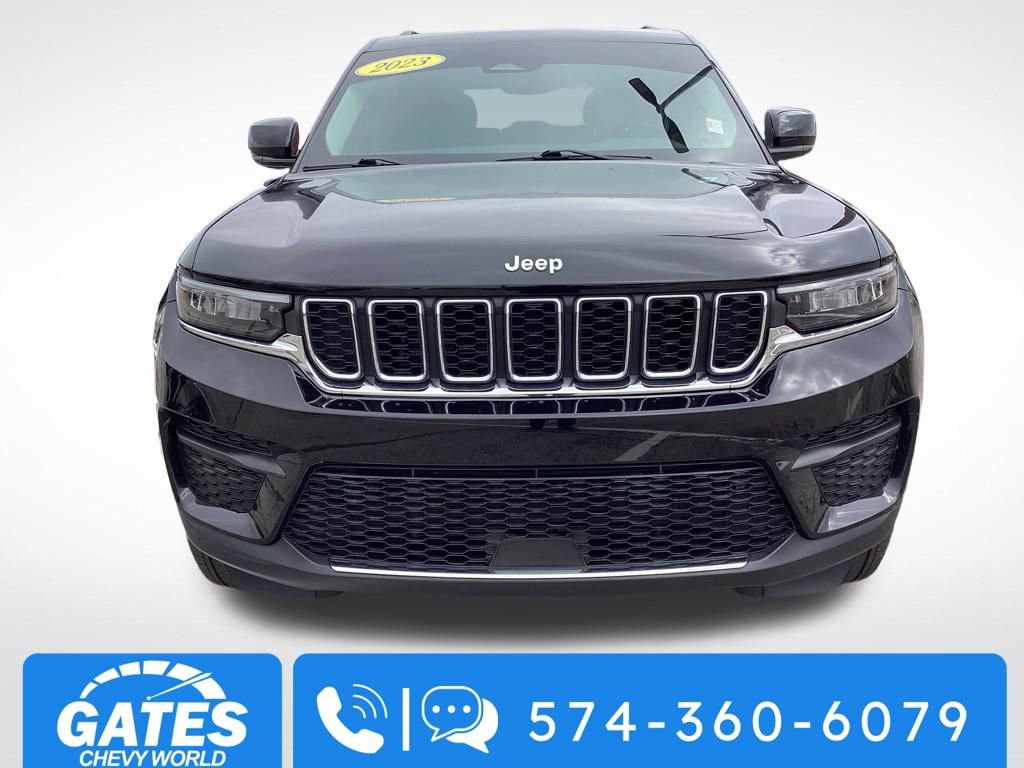 Used 2023 Jeep Grand Cherokee Laredo w/ Trailer Tow Prep Group (B) AWD/4WD image 2