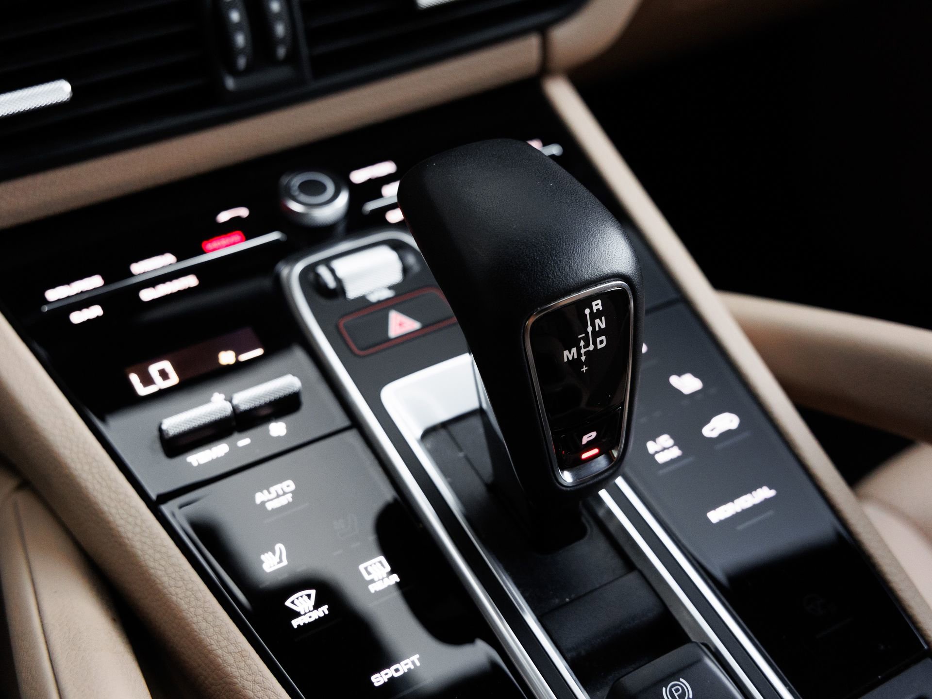 Certified 2023 Porsche Cayenne Platinum Edition AWD/4WD image 22