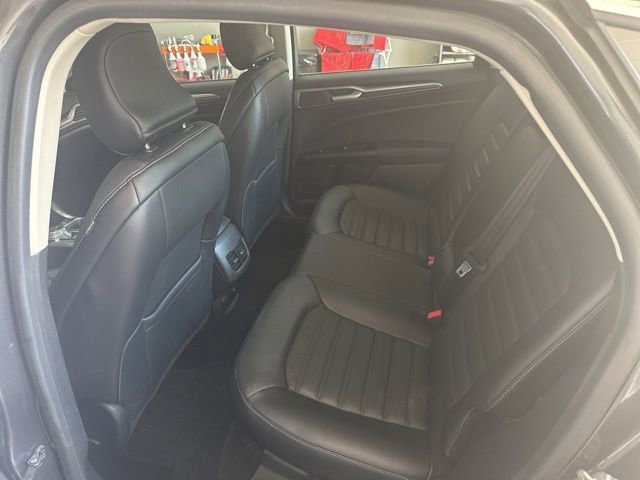 Used 2018 Ford Fusion SE w/ Fusion SE Technology Package FWD image 16
