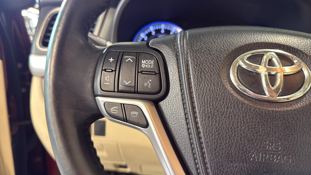 Used 2014 Toyota Highlander Limited AWD/4WD image 25