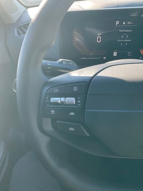 New 2025 Kia K4 LXS image 32