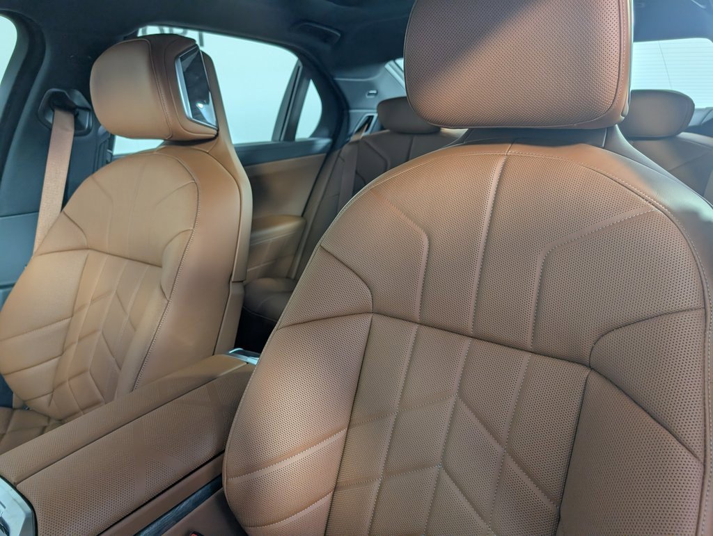 New 2026 BMW 740i xDrive w/ Premium Package image 12
