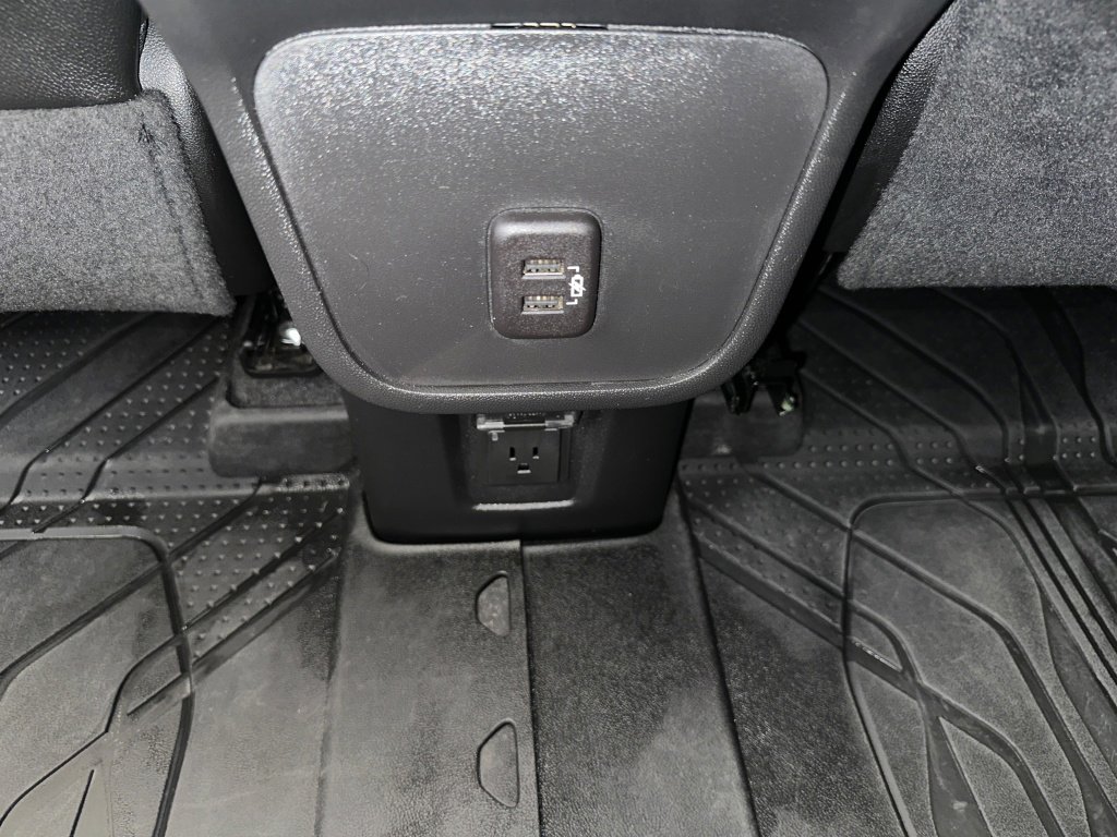 Used 2023 Chevrolet Equinox RS w/ RS Leather Package image 22