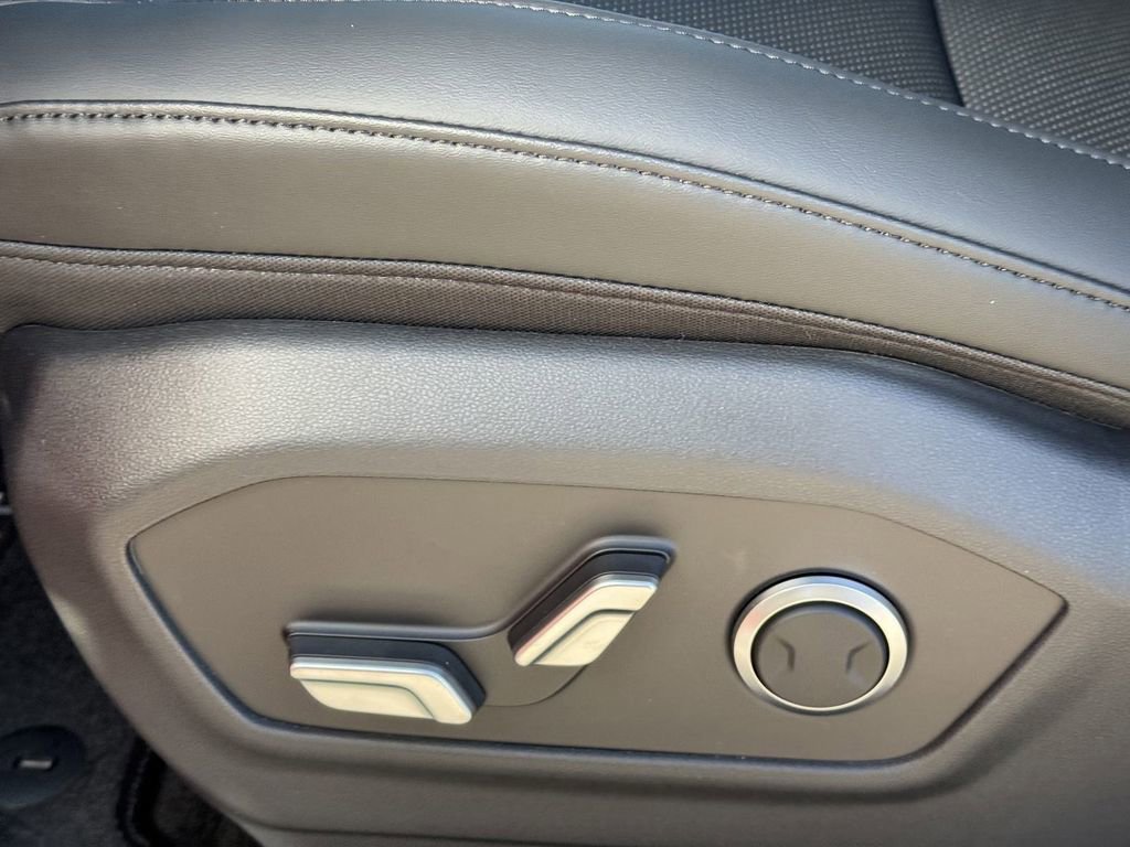 New 2025 Hyundai Santa Fe XRT image 18