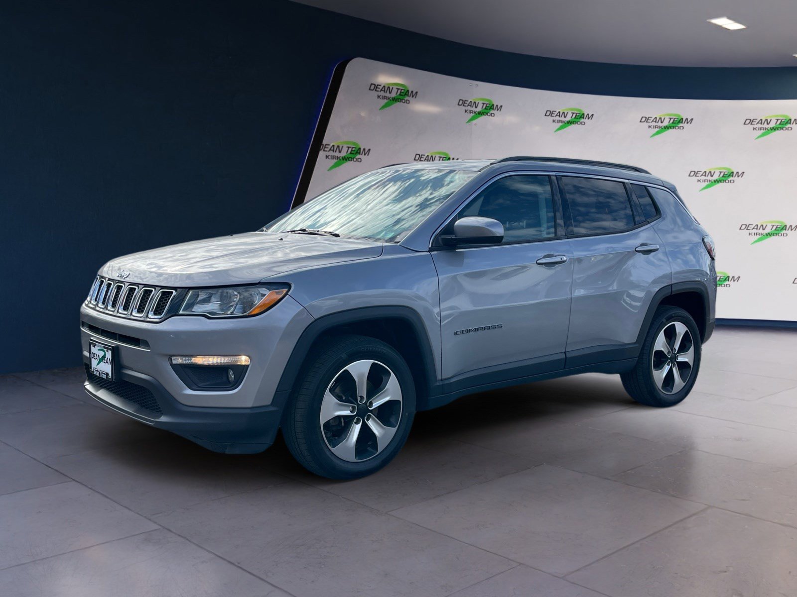 Used 2018 Jeep Compass Latitude w/ Popular Equipment Group AWD/4WD image 3