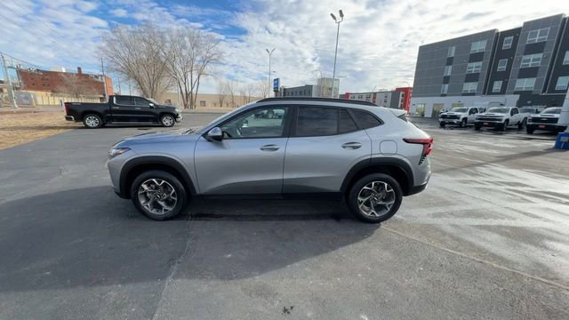 Used 2024 Chevrolet Trax LT w/ Driver Confidence Package image 5