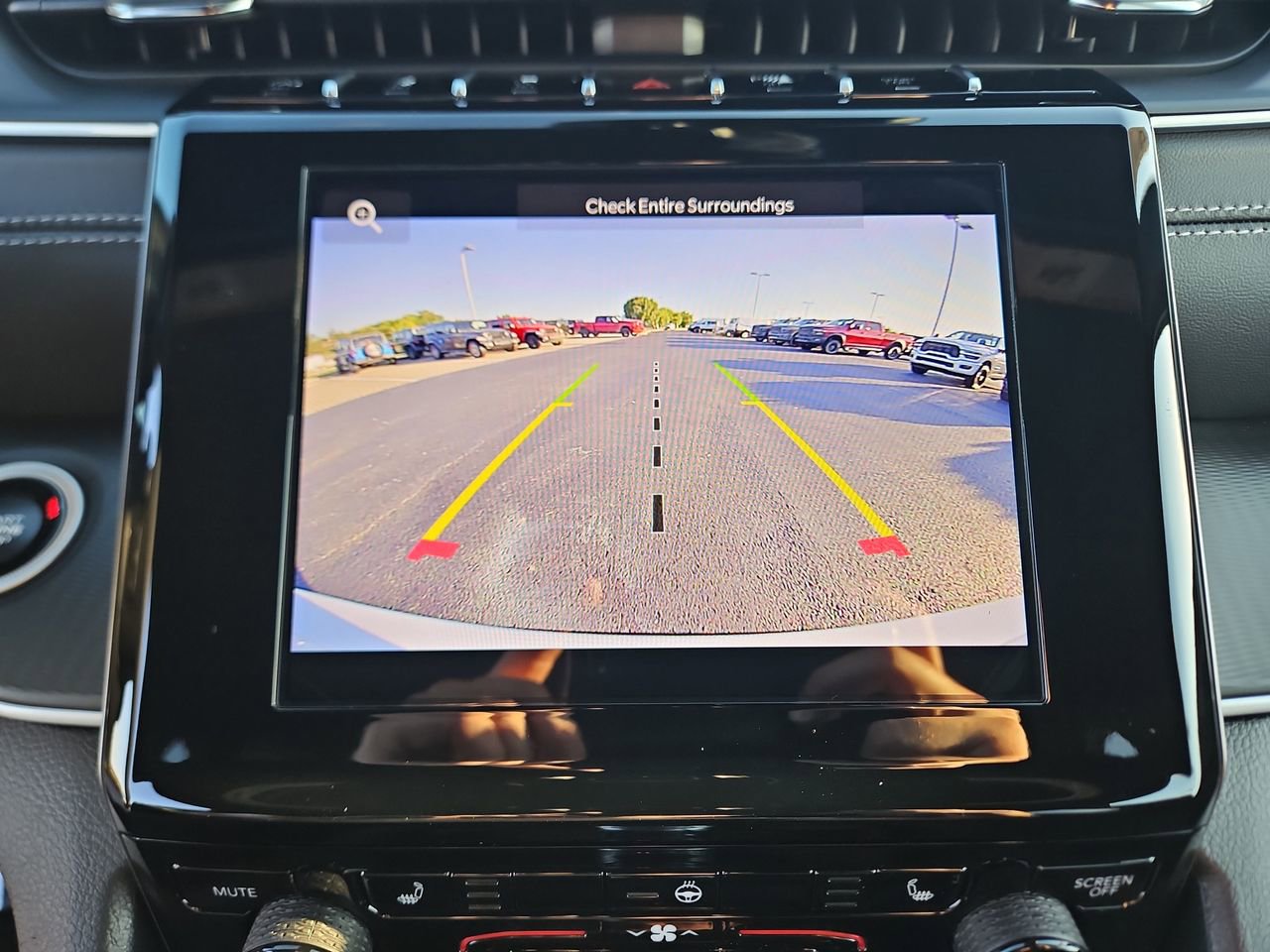 New 2025 Jeep Grand Cherokee L Laredo image 25