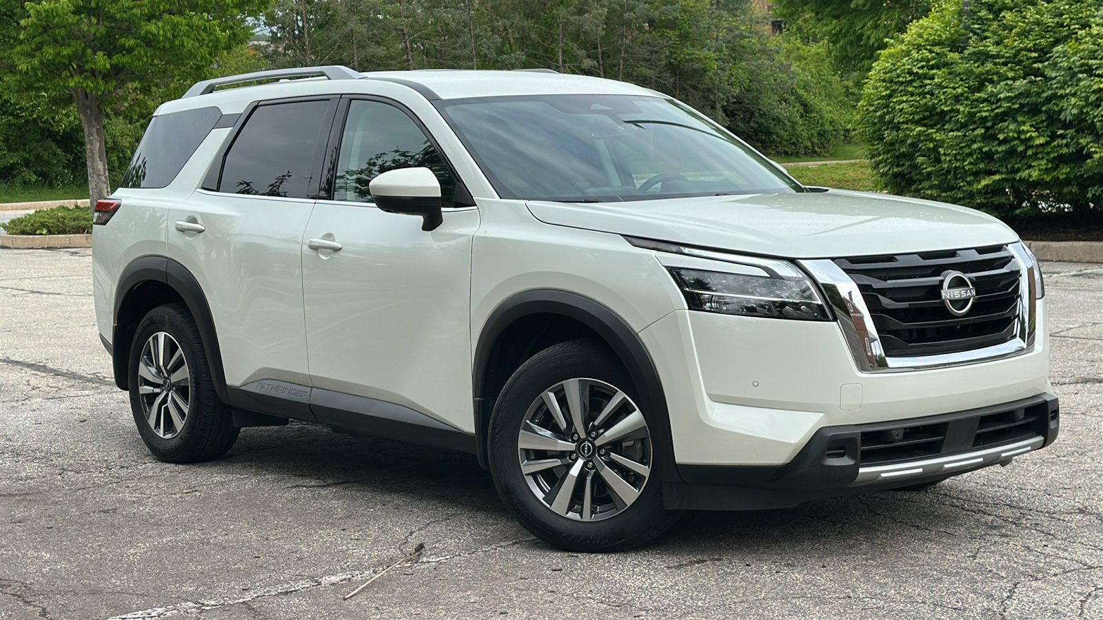 Used 2024 Nissan Pathfinder SL AWD/4WD image 1