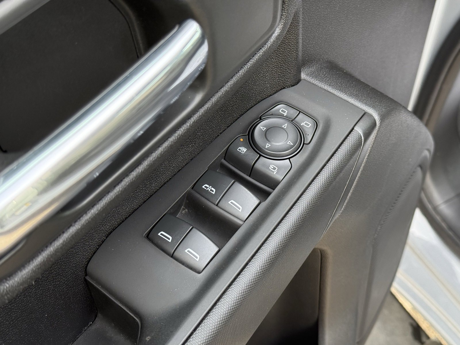 Used 2025 Chevrolet Silverado 2500 Custom w/ Custom Value Package image 16