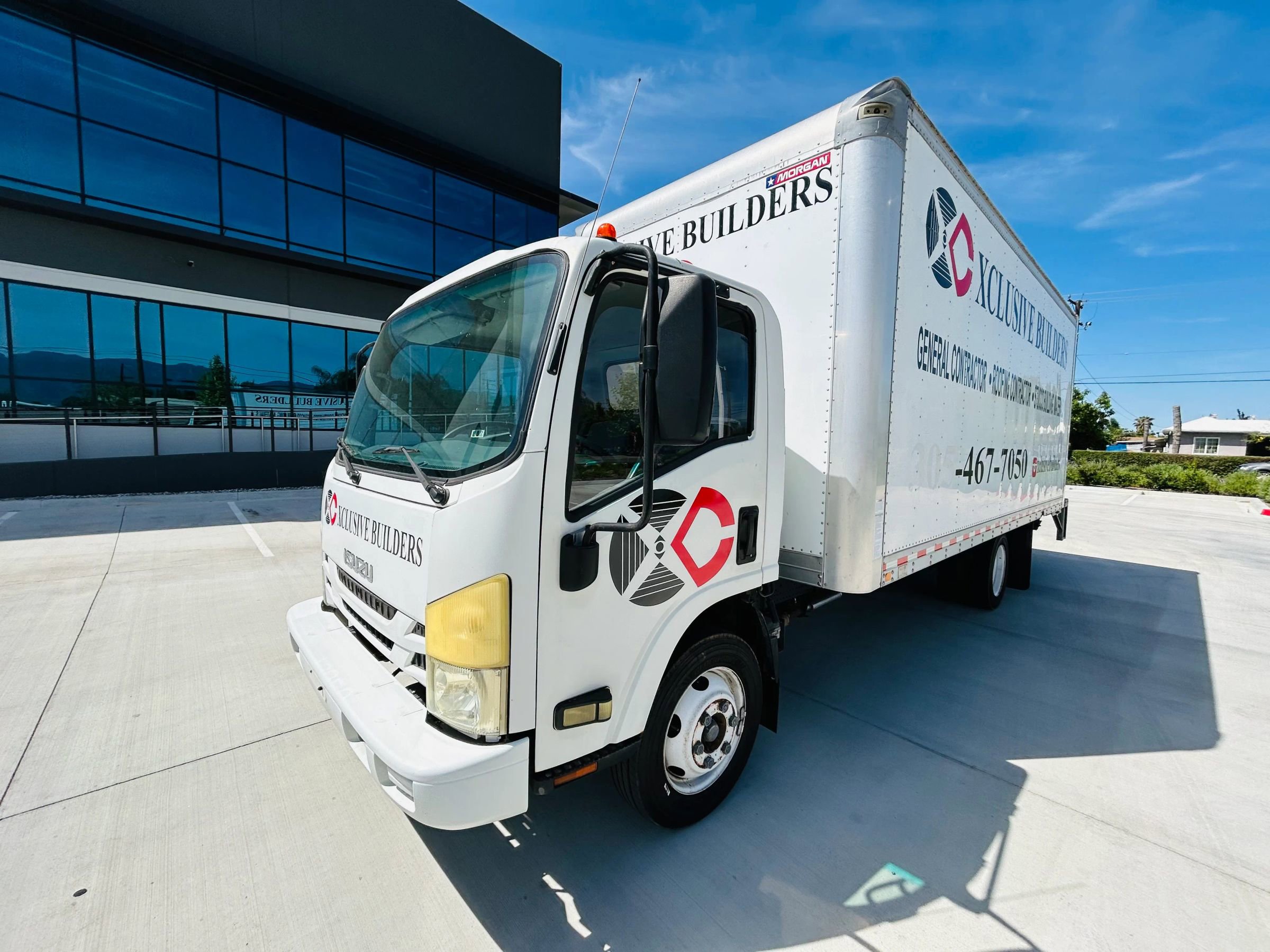 Used 2020 Isuzu NPR RWD image 9