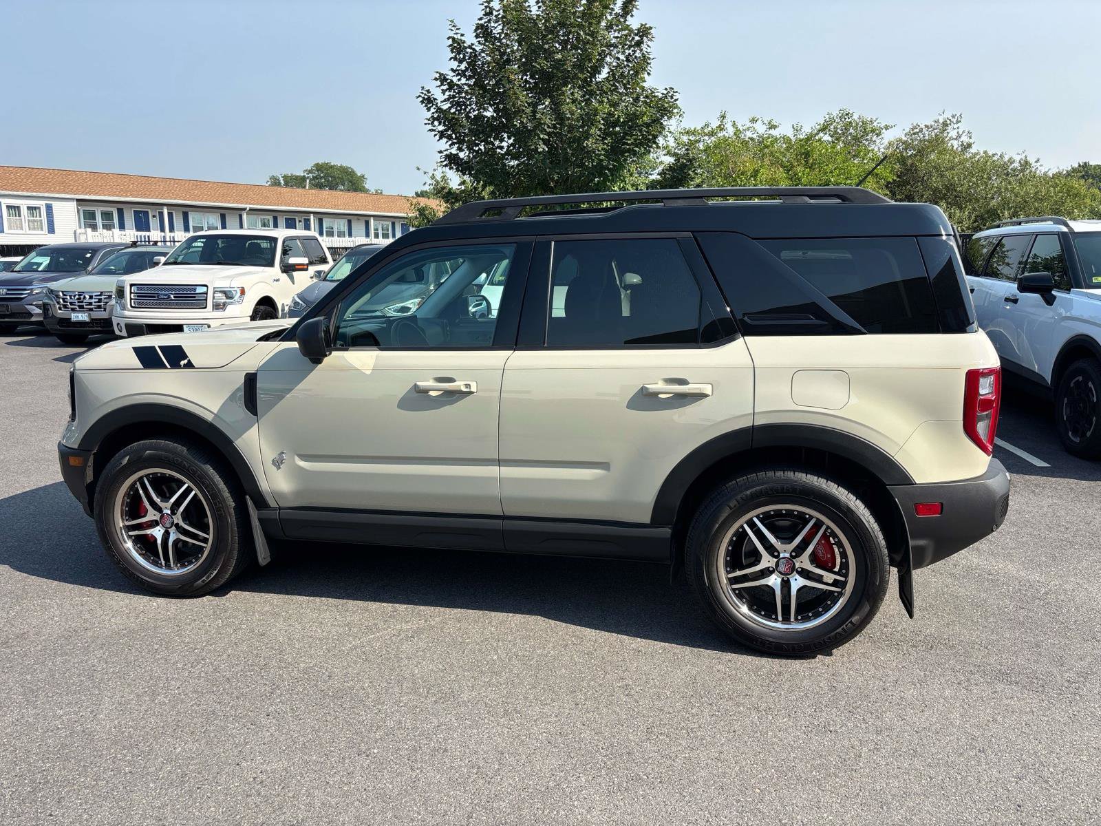 Used 2025 Ford Bronco Sport Outer Banks w/ Outer Banks Tech Package+ AWD/4WD image 2