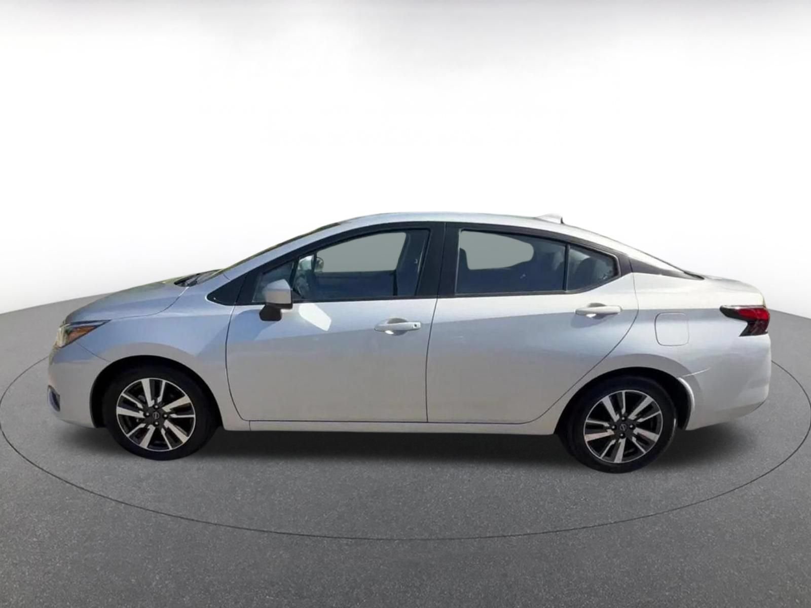 Used 2025 Nissan Versa SV FWD image 9
