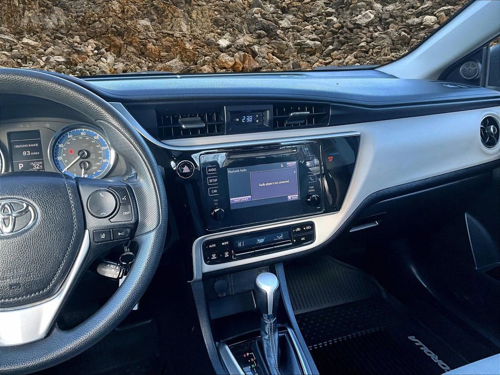 Used 2018 Toyota Corolla LE image 6
