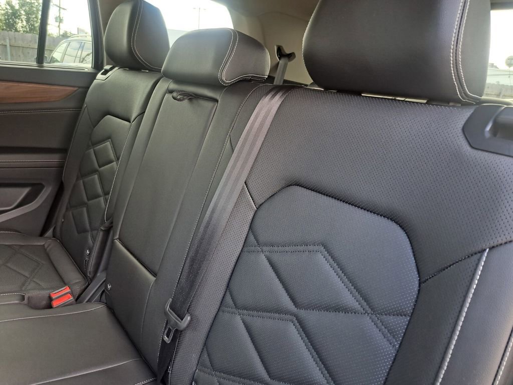 Used 2025 Volkswagen Atlas SE image 26