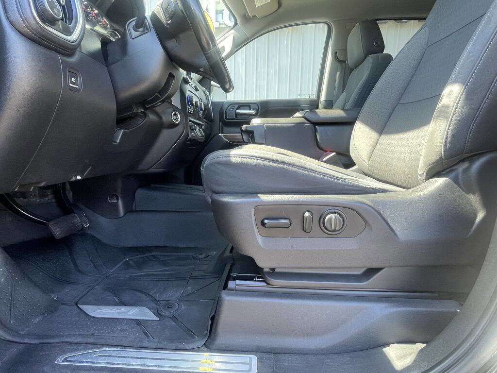 Used 2019 Chevrolet Silverado 1500 LT Trail Boss AWD/4WD image 19