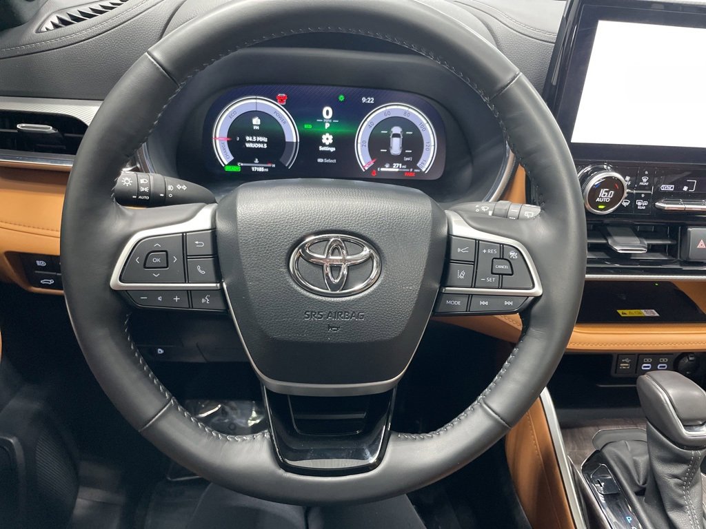 Used 2024 Toyota Highlander Platinum image 33