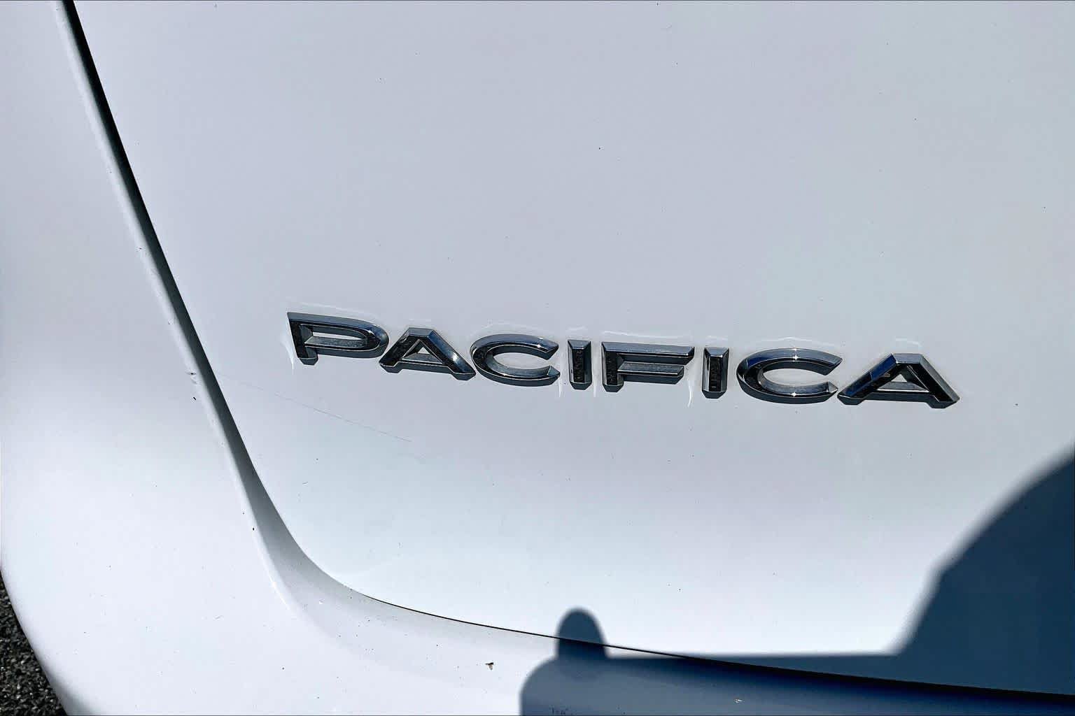 Used 2023 Chrysler Pacifica Touring-L FWD image 29