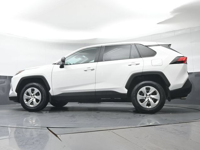 Used 2023 Toyota RAV4 LE AWD/4WD image 30