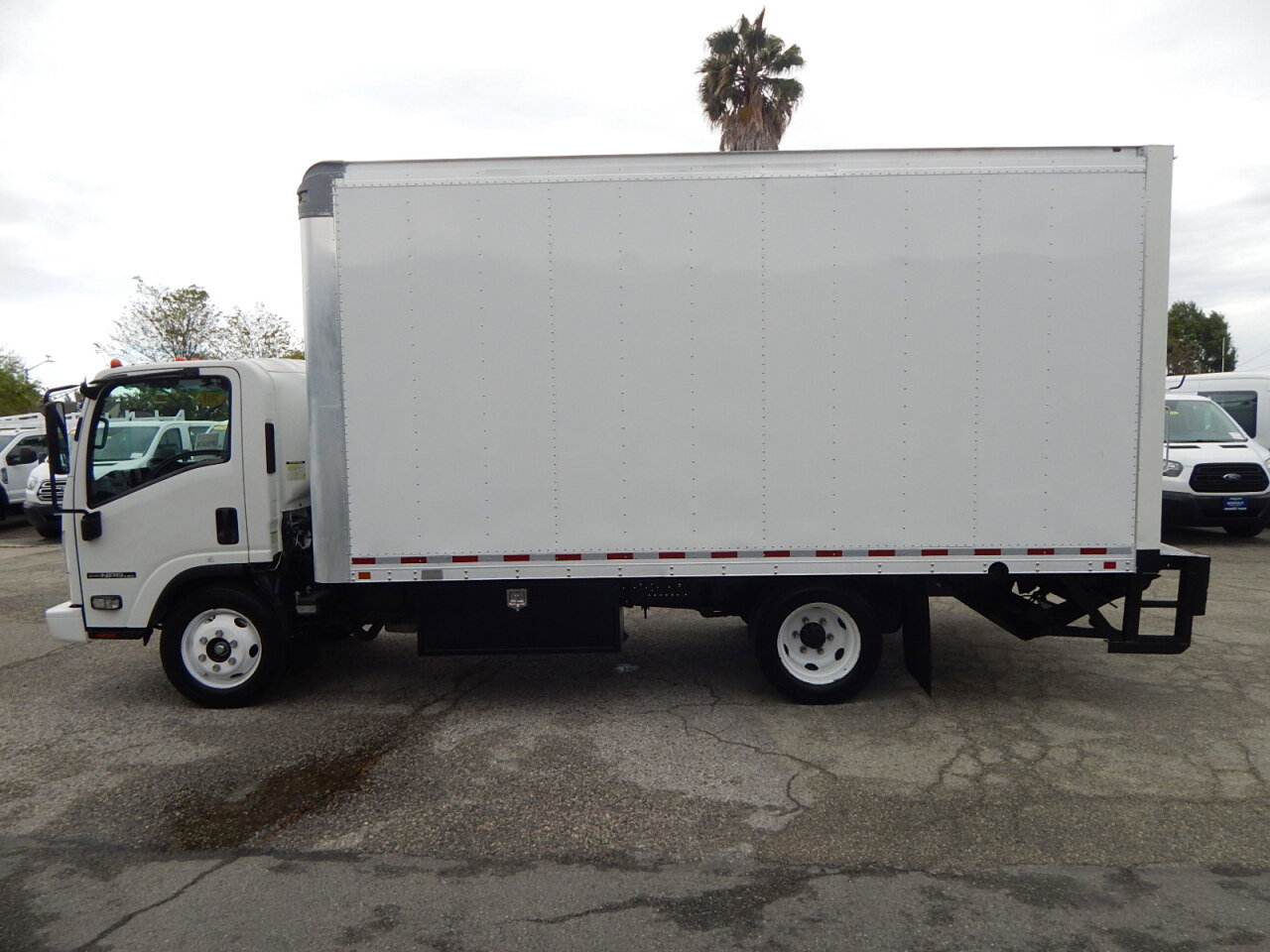 Used 2018 Isuzu NPR image 5