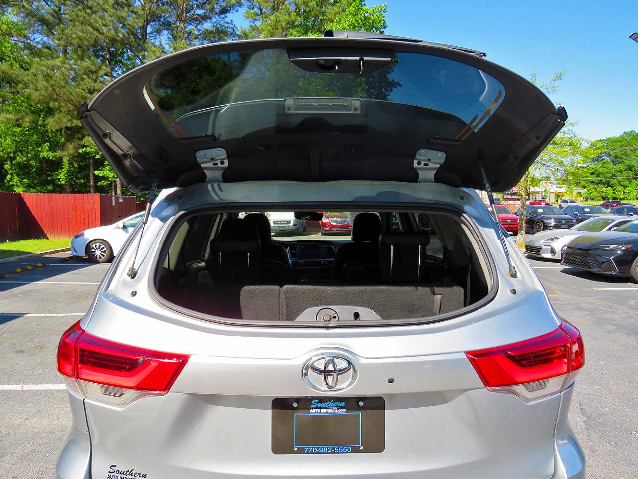 Used 2018 Toyota Highlander XLE FWD image 17