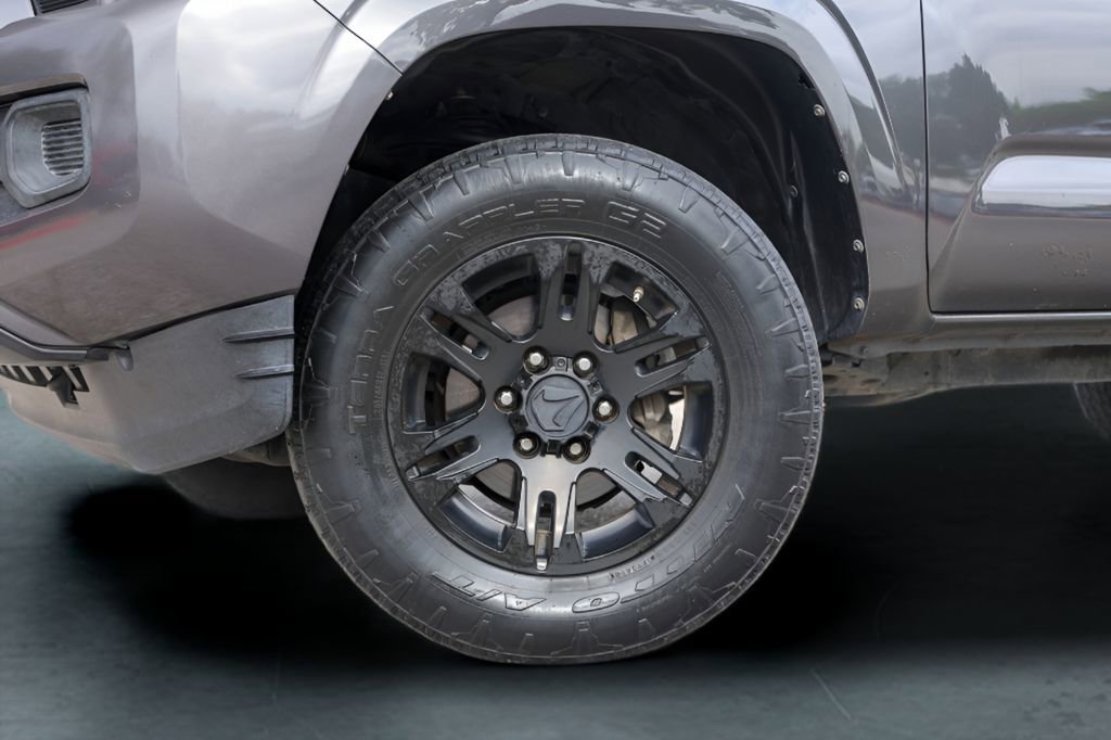 Used 2018 Toyota Tacoma SR w/ SR Convenience Package RWD image 4