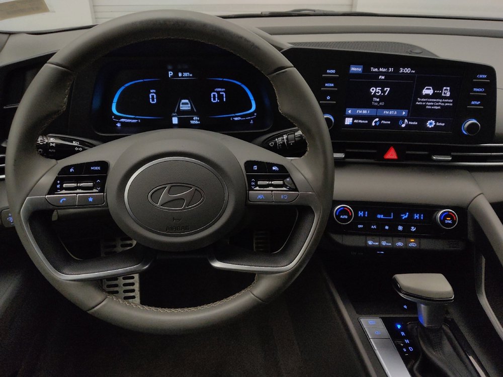 Used 2025 Hyundai Elantra Sport image 22